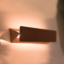 Φόρτωση εικόνας στο εργαλείο προβολής Συλλογής, NETTO ΕΠΙΤΟΙΧΟ Φ/Σ LED 10W 3000K ΑΛΟΥΜΙΝΙΟ ΧΡΥΣΟ 31X8X5,5CM PYRAMID